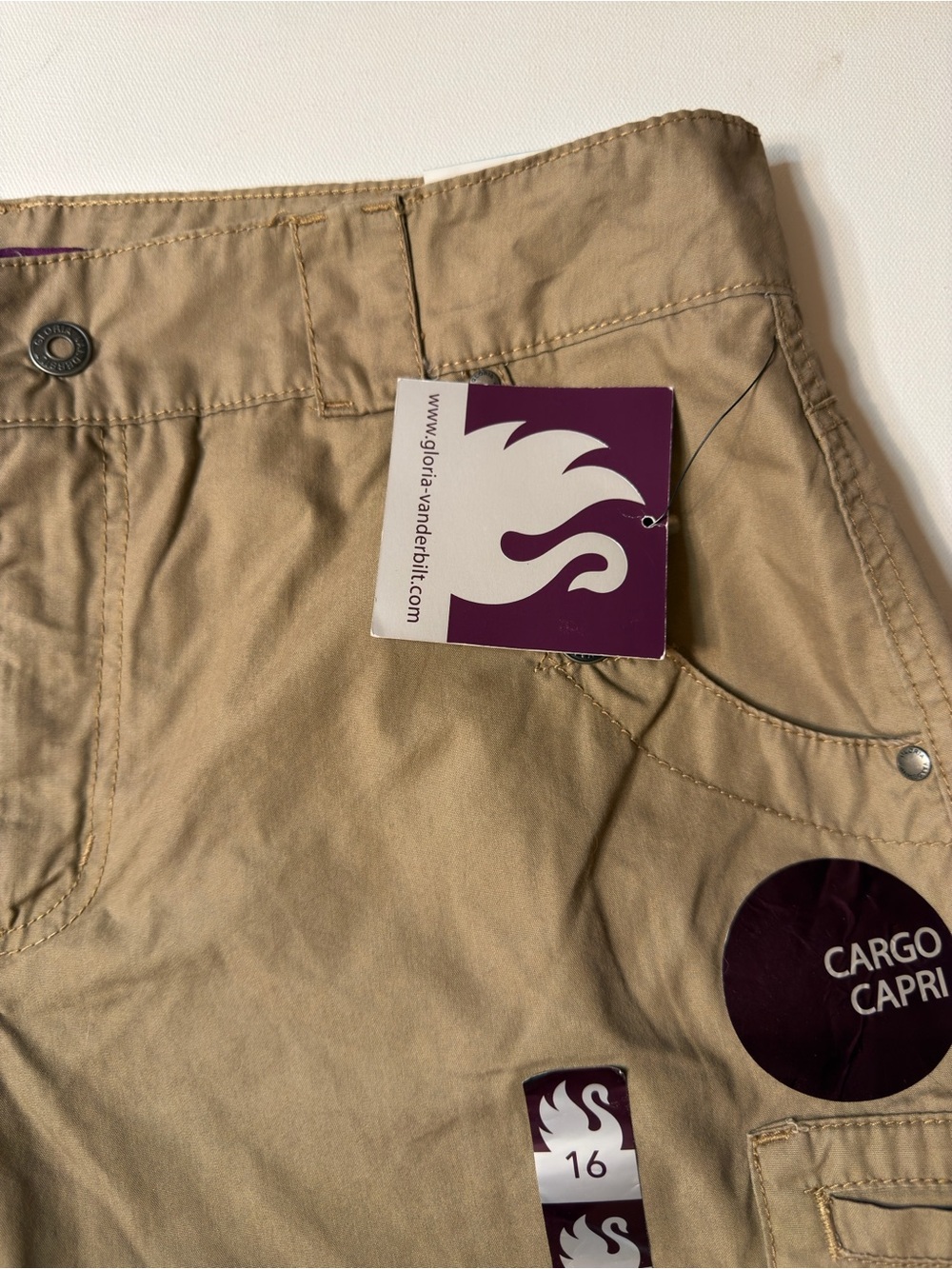 NWT Women's Gloria Vanderbilt Cargo Capri Pants in Khaki Size 16/19" Inseam - Picture 4 of 11